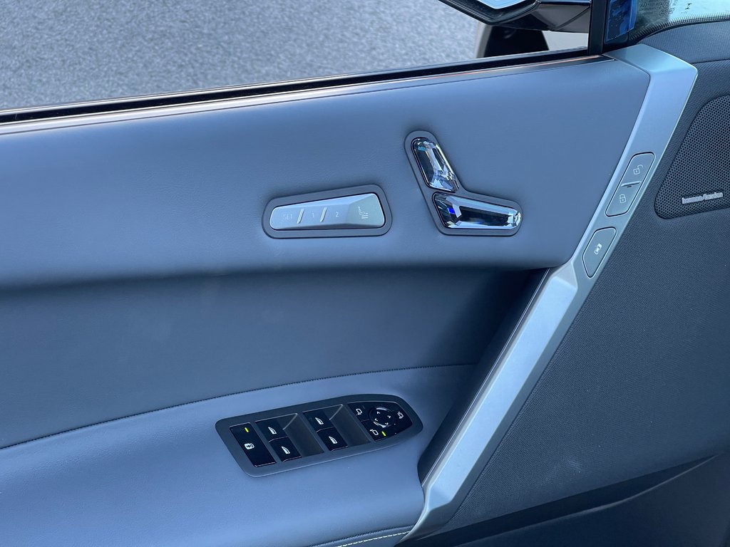 BMW IX XDrive60 2026 à Terrebonne, Québec - 14 - w1024h768px