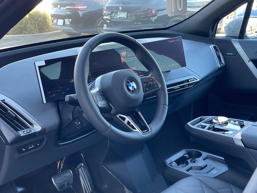 BMW IX XDrive60 2026 à Terrebonne, Québec - 9 - w1024h768px