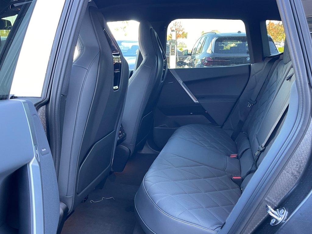 BMW IX XDrive60 2026 à Terrebonne, Québec - 11 - w1024h768px