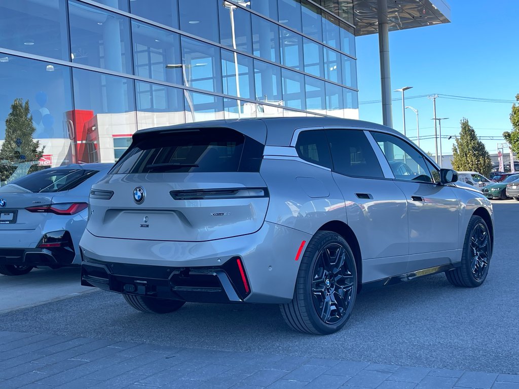 BMW IX XDrive60 2026 à Terrebonne, Québec - 3 - w1024h768px