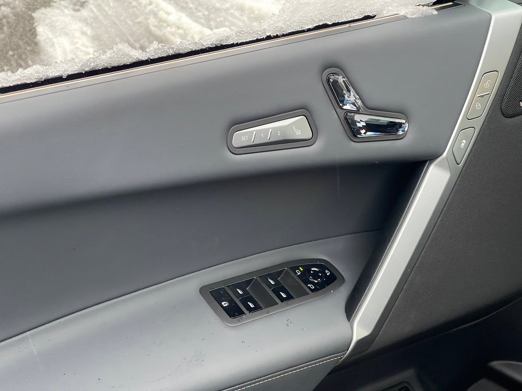 2026 BMW iX xDrive60 in Terrebonne, Quebec - 13 - w1024h768px
