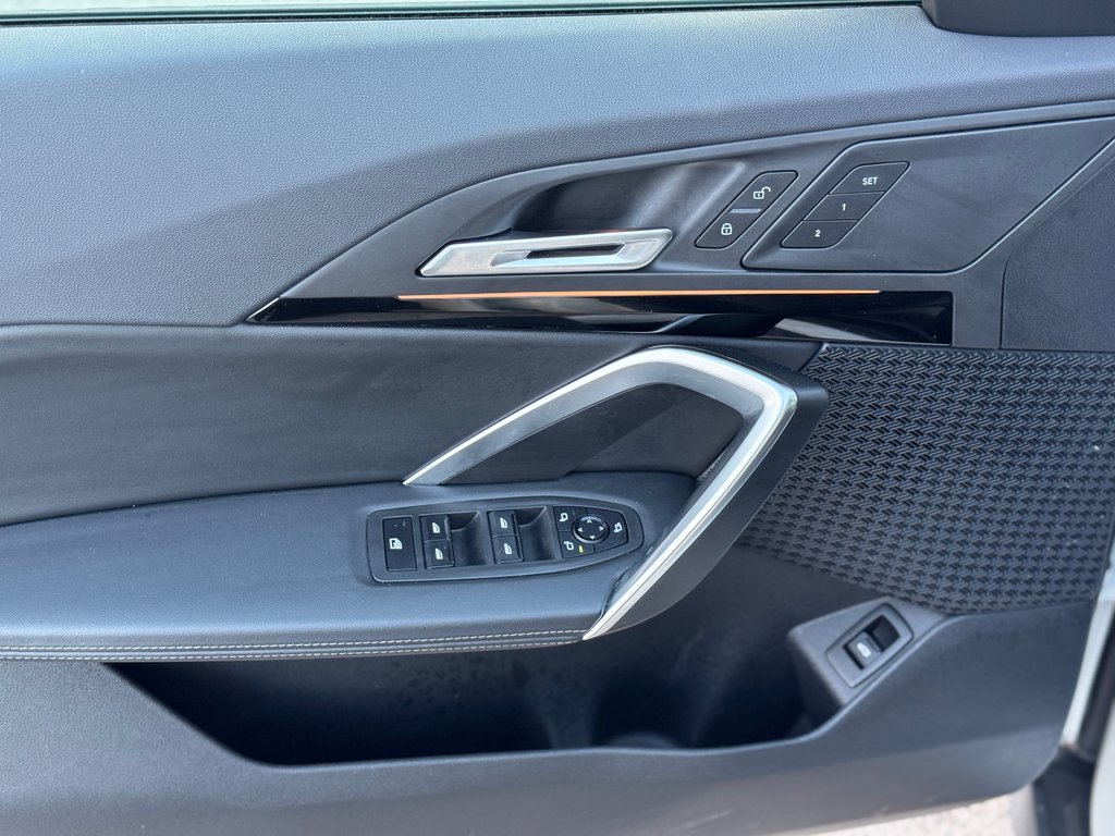 BMW X1 XDrive28i Cuir AWD Caméra De Recul 2025 à Terrebonne, Québec - 8 - w1024h768px