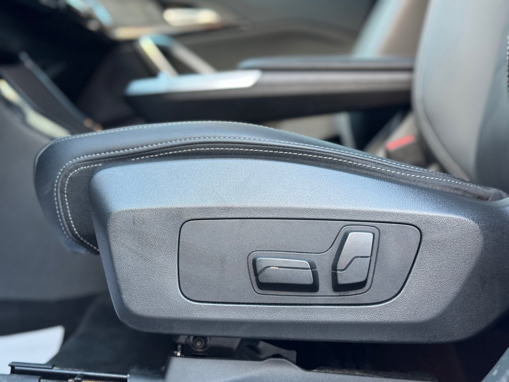 BMW X1 XDrive28i Cuir AWD Caméra De Recul 2025 à Terrebonne, Québec - 9 - w1024h768px