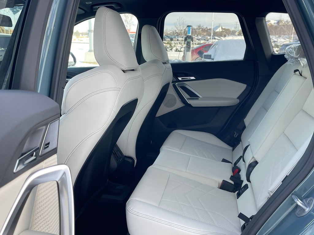 BMW X1 xDrive28i 2026 à Terrebonne, Québec - 11 - w1024h768px