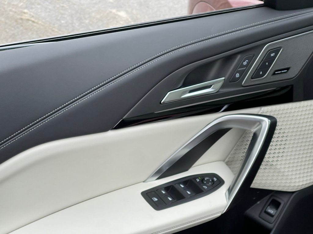 2026 BMW X1 xDrive28i in Terrebonne, Quebec - 13 - w1024h768px