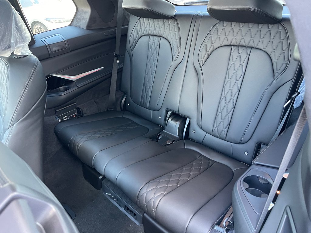 2026 BMW X7 M60i xDrive in Terrebonne, Quebec - 11 - w1024h768px