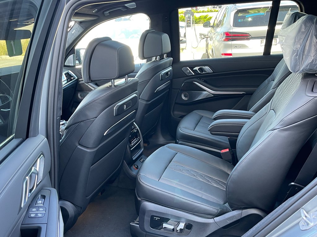 2026 BMW X7 M60i xDrive in Terrebonne, Quebec - 13 - w1024h768px