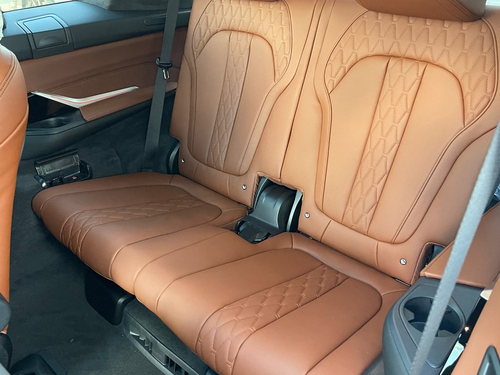 2026 BMW X7 M60i xDrive in Terrebonne, Quebec - 13 - w1024h768px