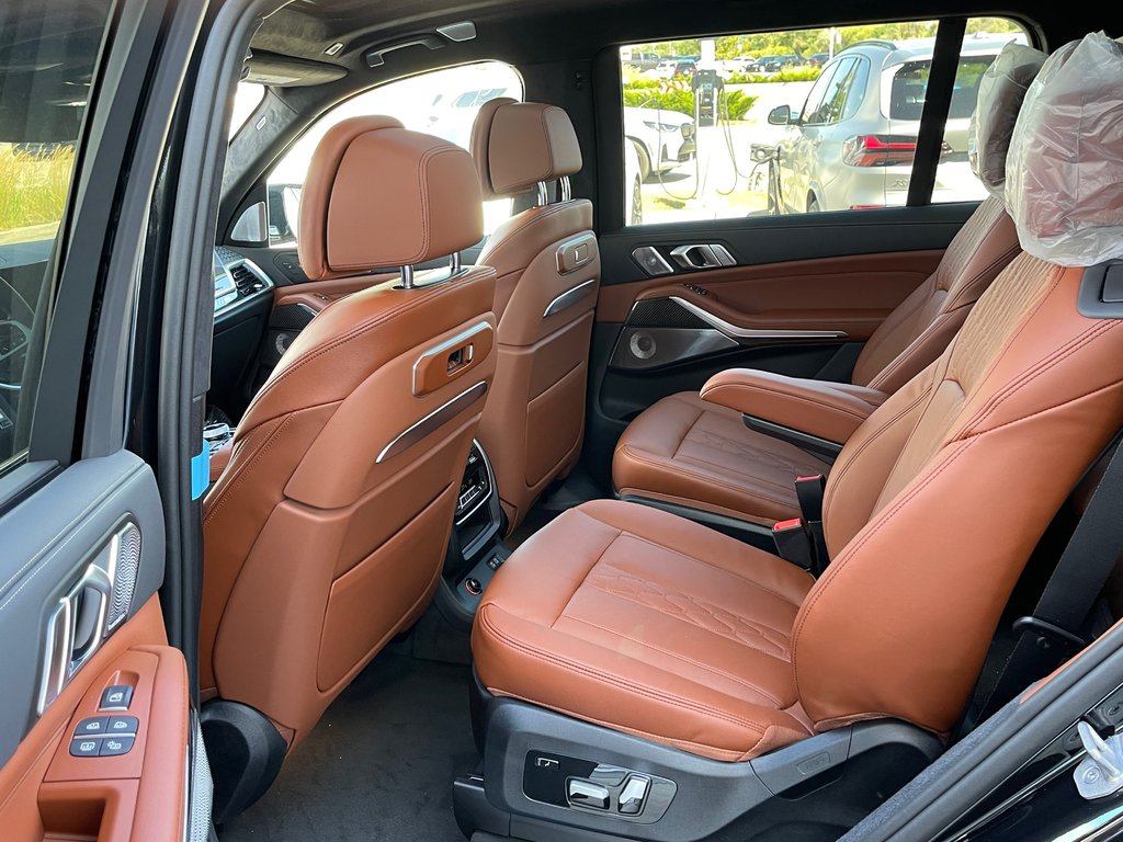 2026 BMW X7 M60i xDrive in Terrebonne, Quebec - 11 - w1024h768px