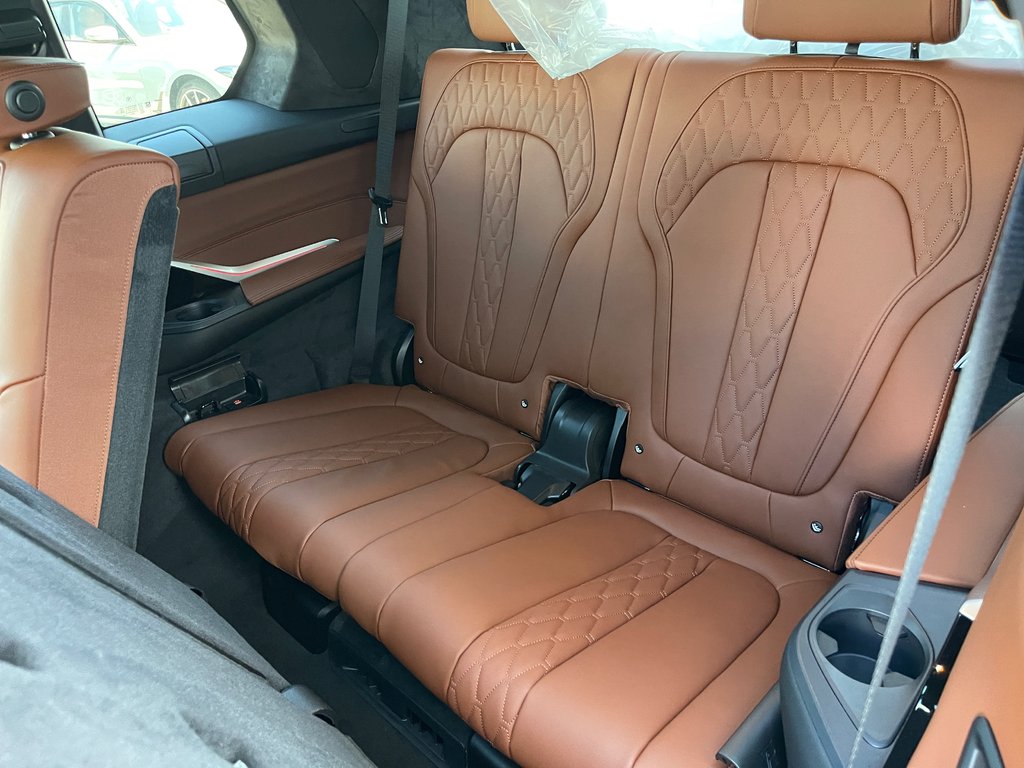 2026 BMW X7 M60i xDrive in Terrebonne, Quebec - 13 - w1024h768px