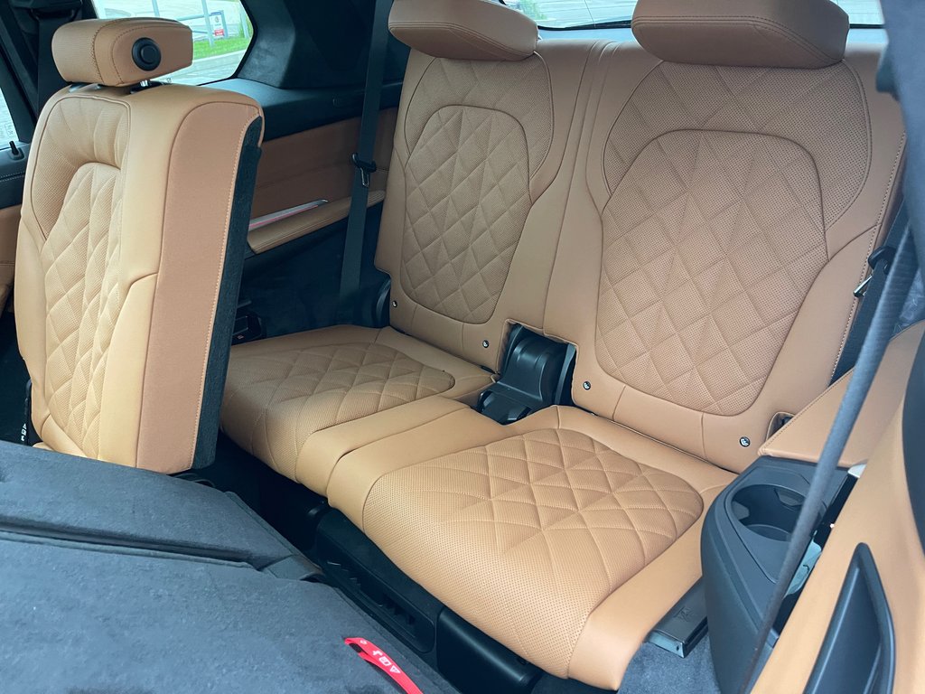 2026 BMW X7 M60i xDrive in Terrebonne, Quebec - 13 - w1024h768px