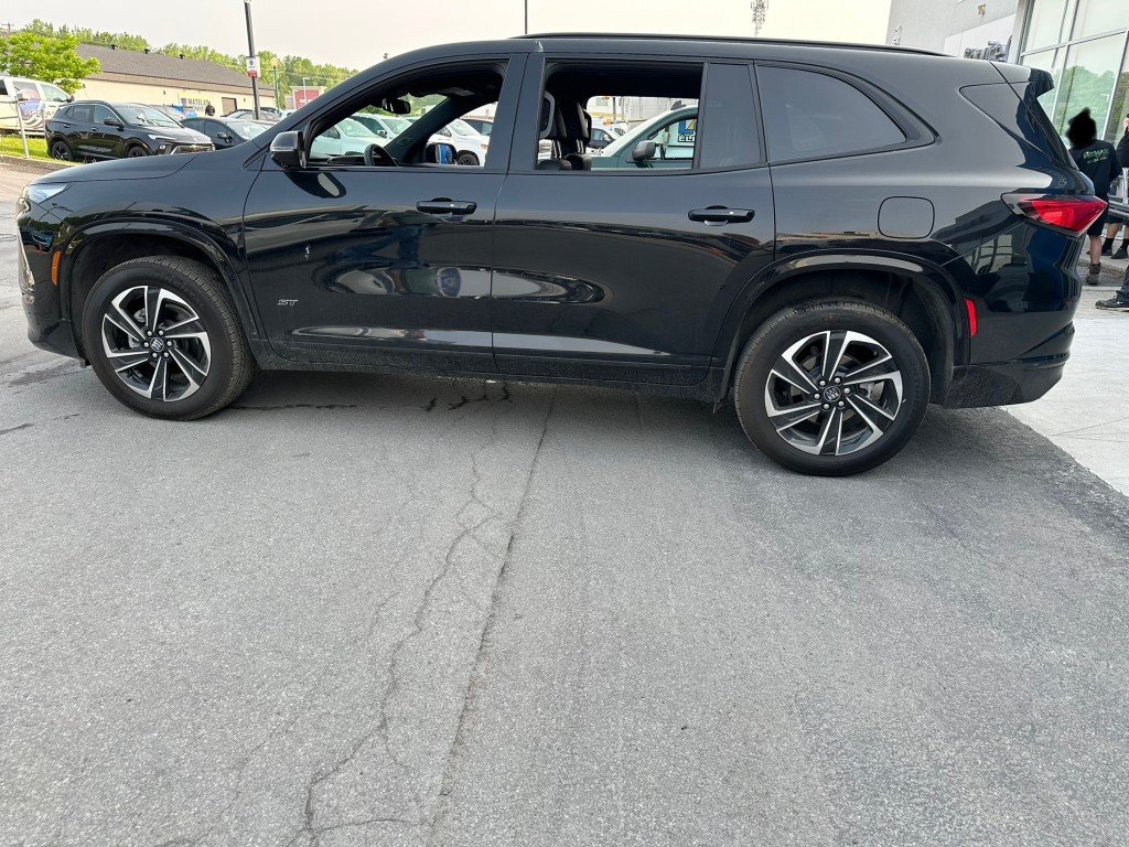 Buick Enclave Sport Touring 2025 à Terrebonne, Québec - 4 - w1024h768px