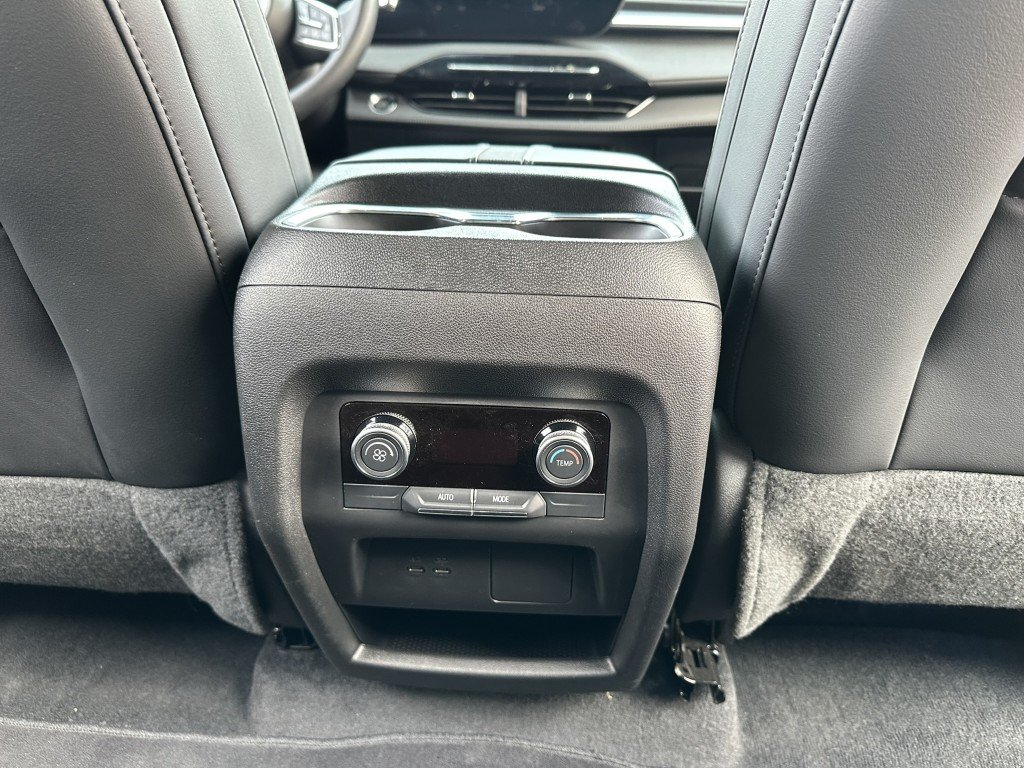 2025 Buick Enclave Sport Touring in Terrebonne, Quebec - 12 - w1024h768px