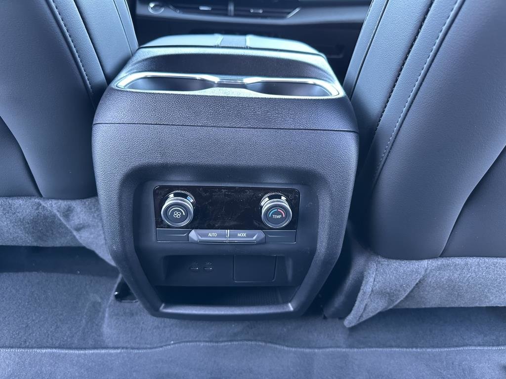 2025 Buick Enclave Sport Touring in Terrebonne, Quebec - 12 - w1024h768px