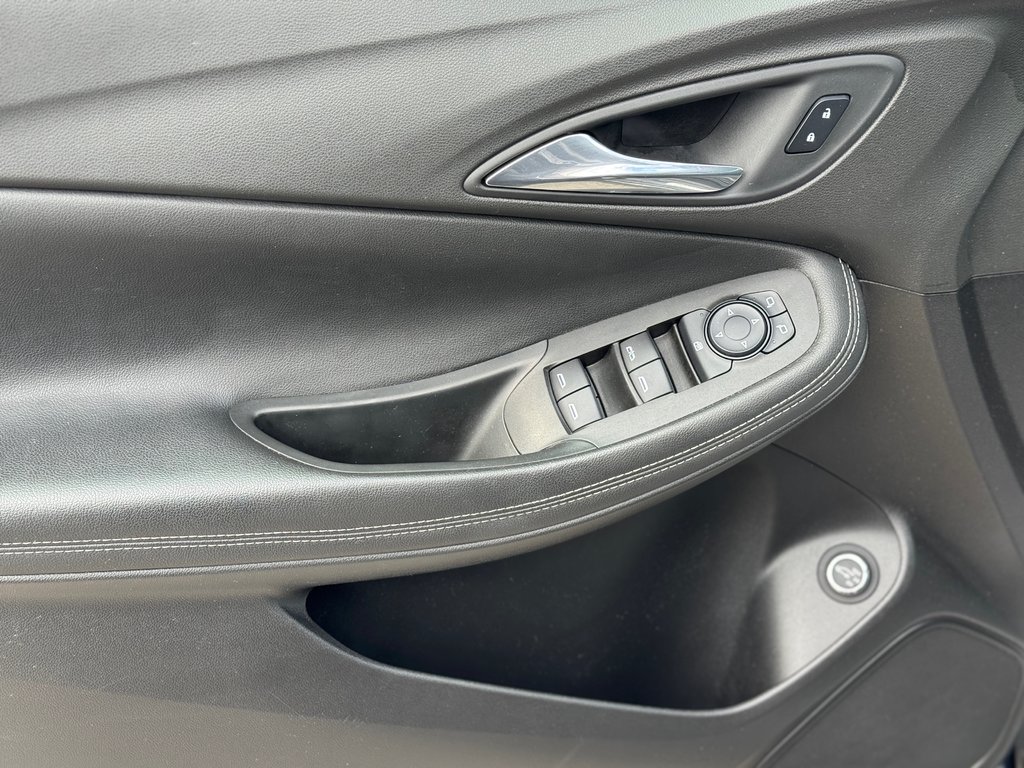 2021 Buick Encore GX Select Groupe ST AWD in Terrebonne, Quebec - 8 - w1024h768px