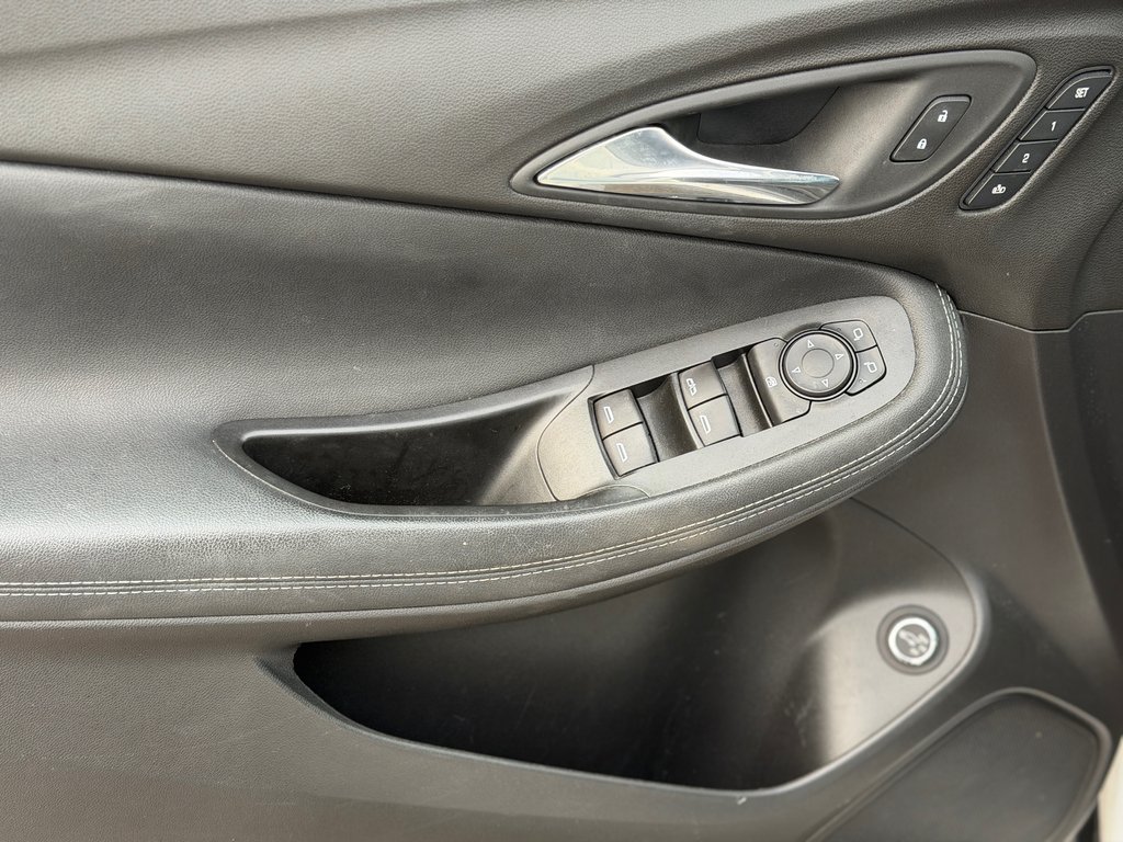 2022 Buick Encore GX Essence AWD Cuir in Terrebonne, Quebec - 8 - w1024h768px