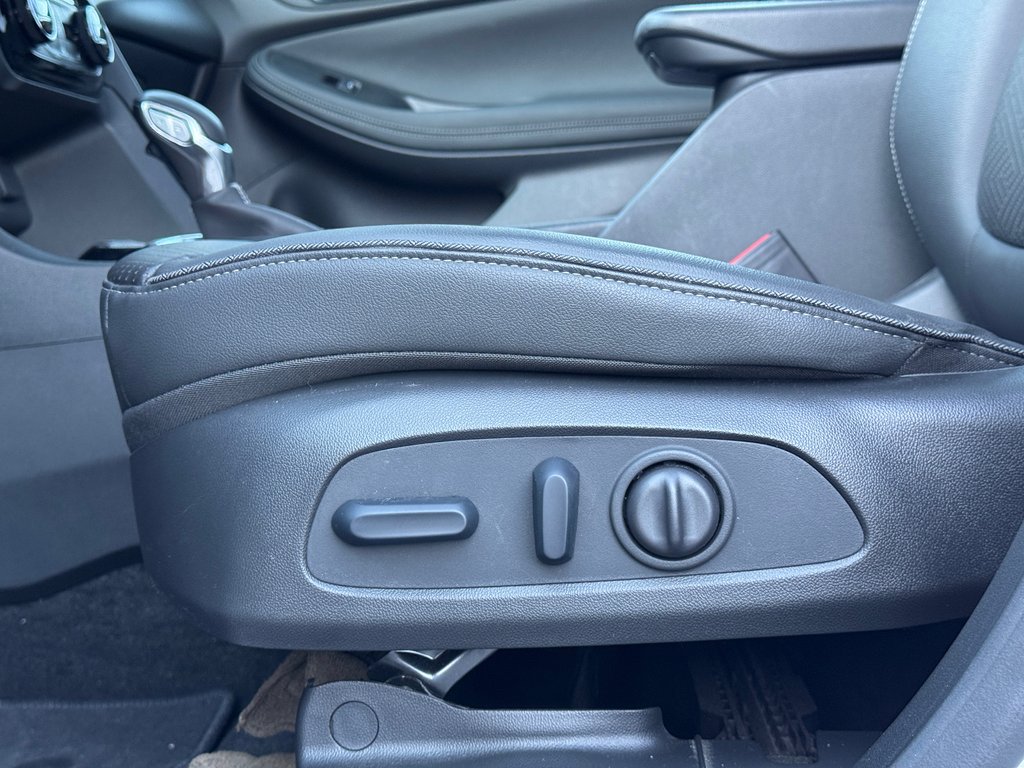 Buick Encore GX Essence Groupe ST Bas Kilométrage AWD 2023 à Terrebonne, Québec - 9 - w1024h768px