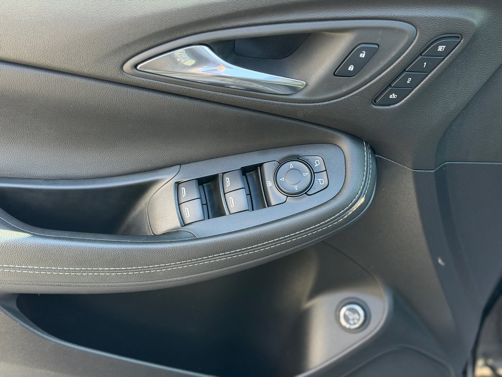 2023 Buick Encore GX Essence AWD Cuir in Terrebonne, Quebec - 8 - w1024h768px