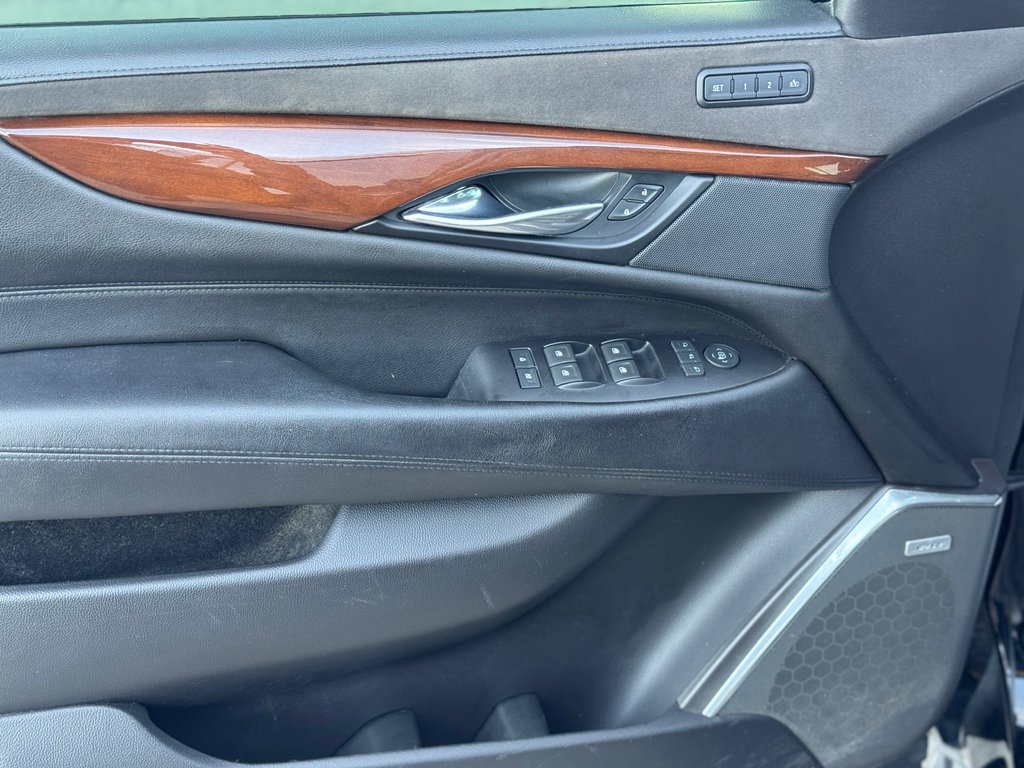 Cadillac Escalade ESV Cuir Navigation 2018 à Terrebonne, Québec - 8 - w1024h768px