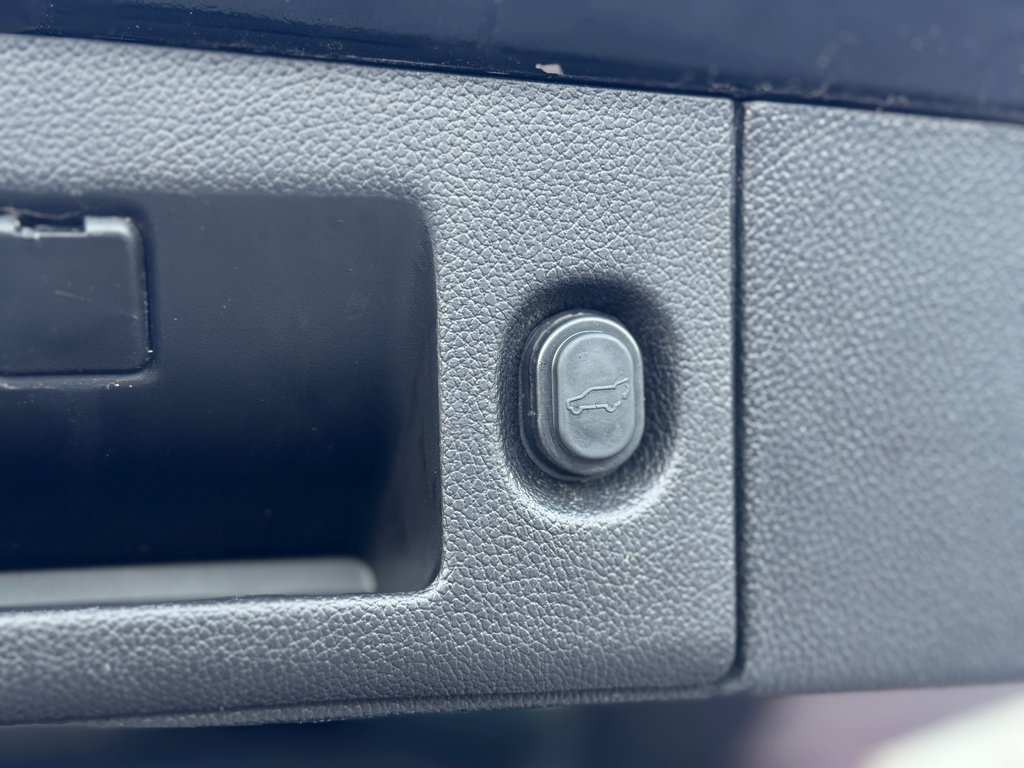 Cadillac Escalade ESV Cuir Navigation 2018 à Terrebonne, Québec - 28 - w1024h768px