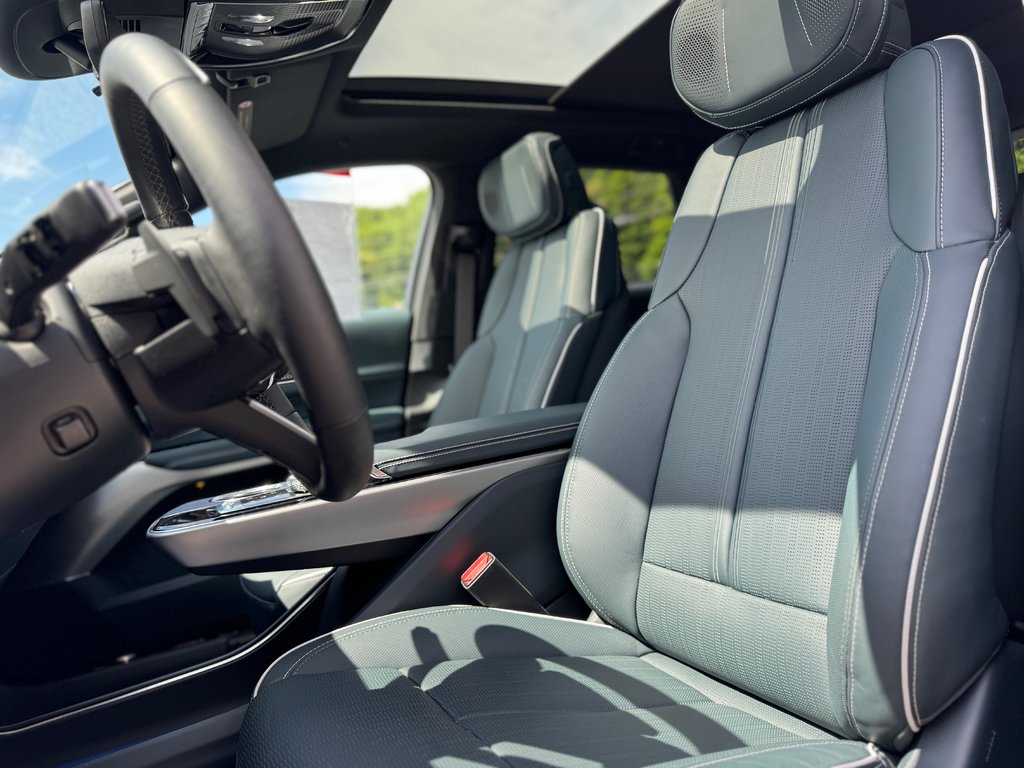 Cadillac LYRIQ Sport AWD Bas Kilométrage 2024 à Terrebonne, Québec - 9 - w1024h768px