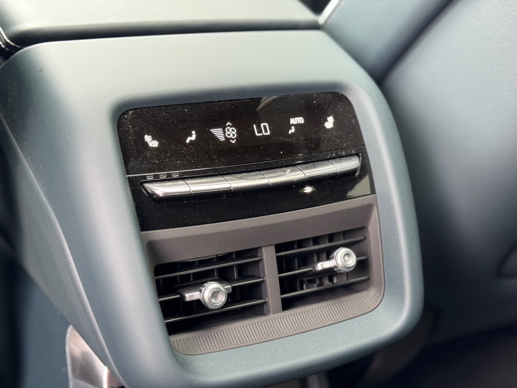 Cadillac LYRIQ Sport AWD Bas Kilométrage 2024 à Terrebonne, Québec - 25 - w1024h768px