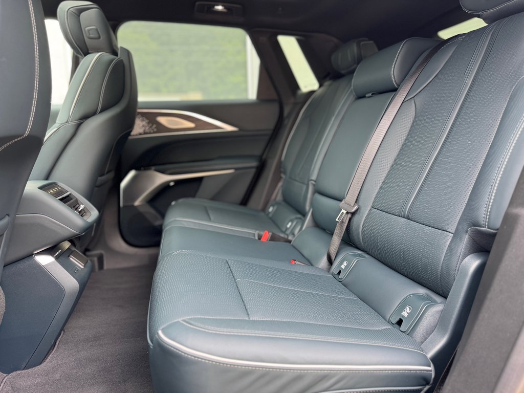 Cadillac LYRIQ Sport AWD Bas Kilométrage 2024 à Terrebonne, Québec - 24 - w1024h768px