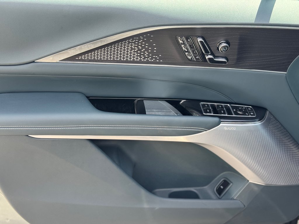 Cadillac LYRIQ Sport AWD Bas Kilométrage 2024 à Terrebonne, Québec - 8 - w1024h768px
