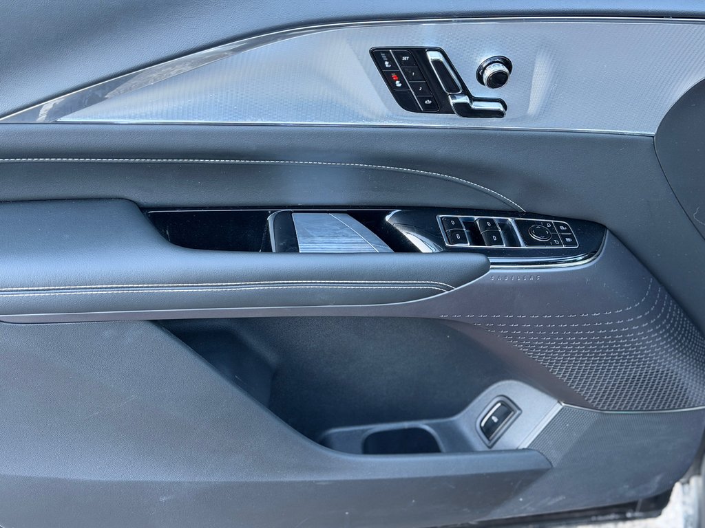 Cadillac LYRIQ Tech Toit Vitre Cuir Bas Kilométrage 2024 à Terrebonne, Québec - 8 - w1024h768px