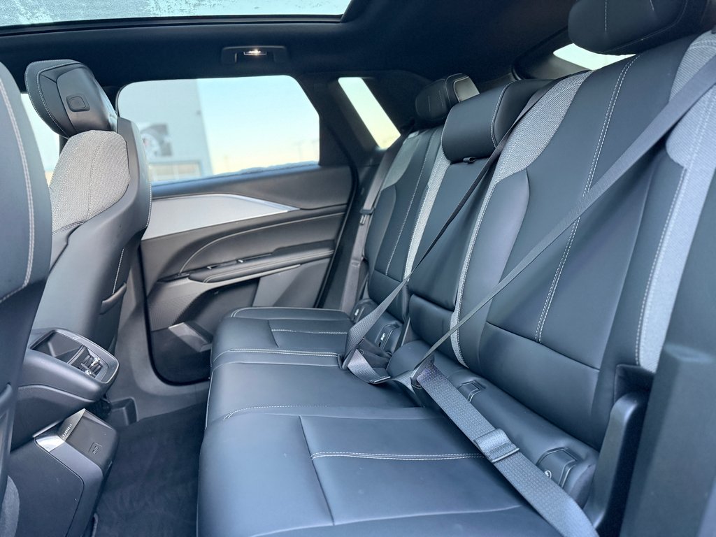 Cadillac LYRIQ Tech Toit Vitre Cuir Bas Kilométrage 2024 à Terrebonne, Québec - 24 - w1024h768px