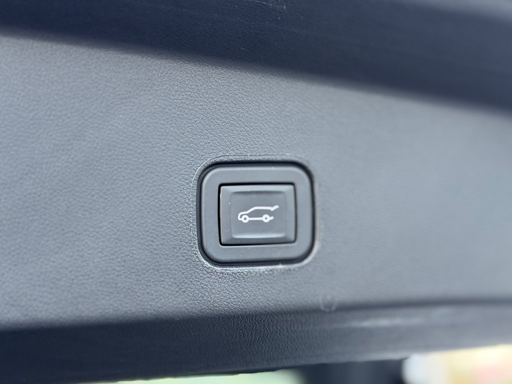 Cadillac LYRIQ Tech Toit Vitre Cuir Bas Kilométrage 2024 à Terrebonne, Québec - 26 - w1024h768px