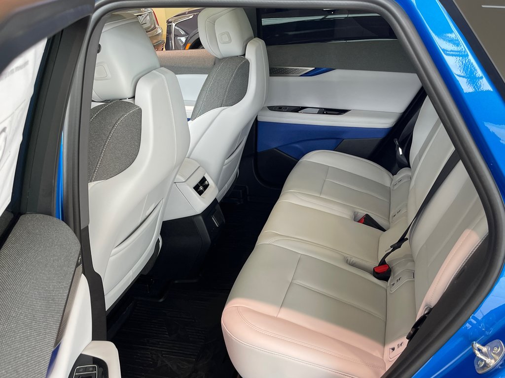 2025 Cadillac OPTIQ Luxury 1 in Montréal, Quebec - 11 - w1024h768px