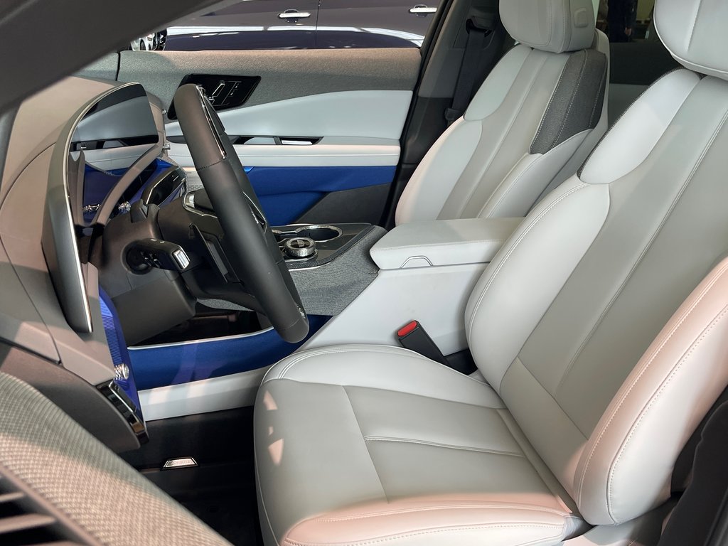 2025 Cadillac OPTIQ Luxury 1 in Montréal, Quebec - 10 - w1024h768px