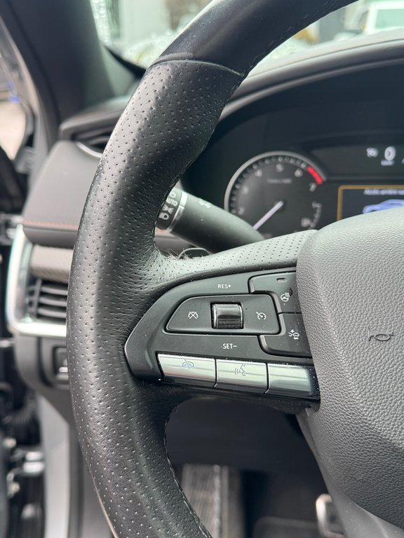 Cadillac XT4 AWD Sport Cuir Toit Panoramique Bas Kilométrage 2023 à Terrebonne, Québec - 21 - w1024h768px