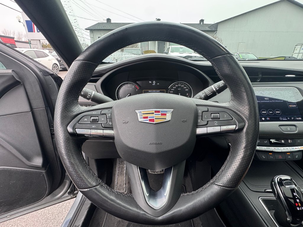 Cadillac XT4 AWD Sport Cuir Toit Panoramique Bas Kilométrage 2023 à Terrebonne, Québec - 12 - w1024h768px