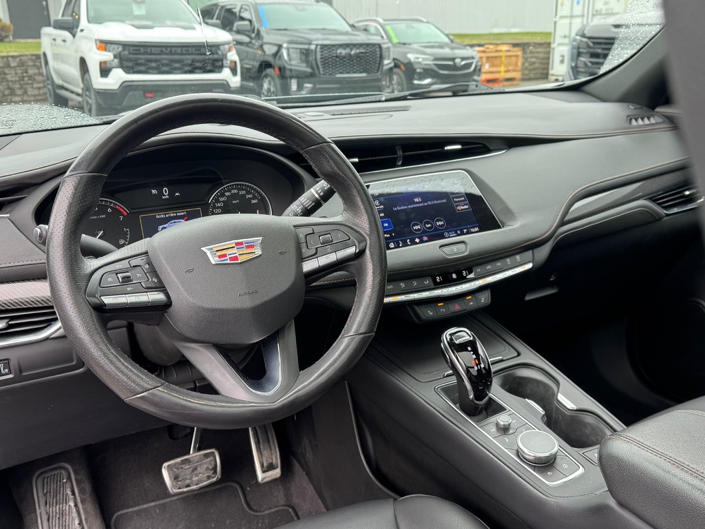 Cadillac XT4 AWD Sport Cuir Toit Panoramique Bas Kilométrage 2023 à Terrebonne, Québec - 11 - w1024h768px