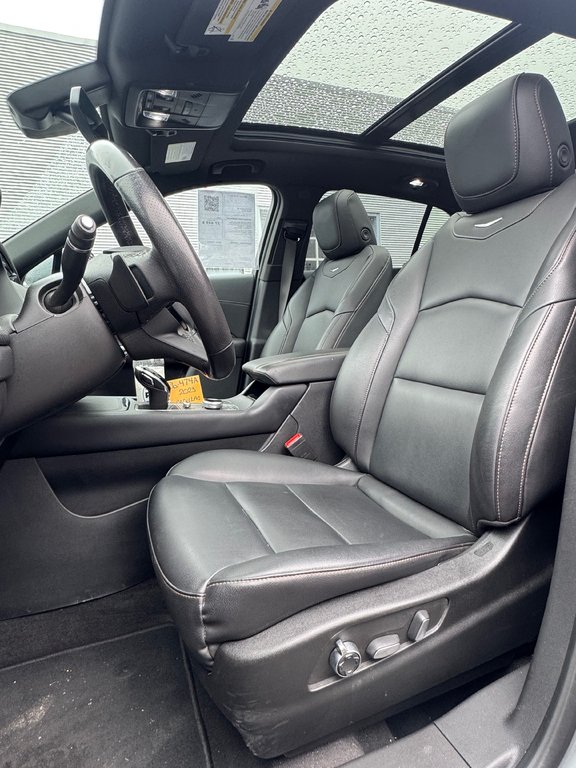Cadillac XT4 AWD Sport Cuir Toit Panoramique Bas Kilométrage 2023 à Terrebonne, Québec - 9 - w1024h768px