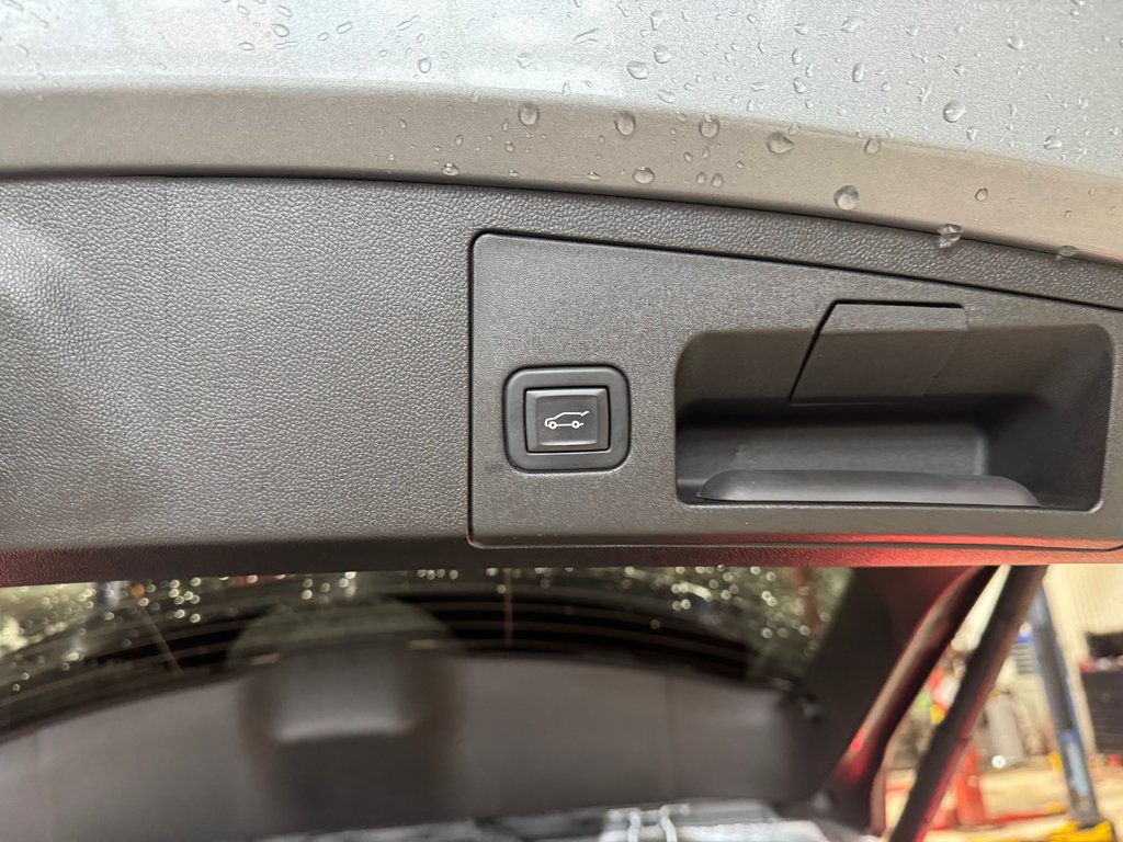 Cadillac XT4 AWD Sport Cuir Toit Panoramique Bas Kilométrage 2023 à Terrebonne, Québec - 19 - w1024h768px