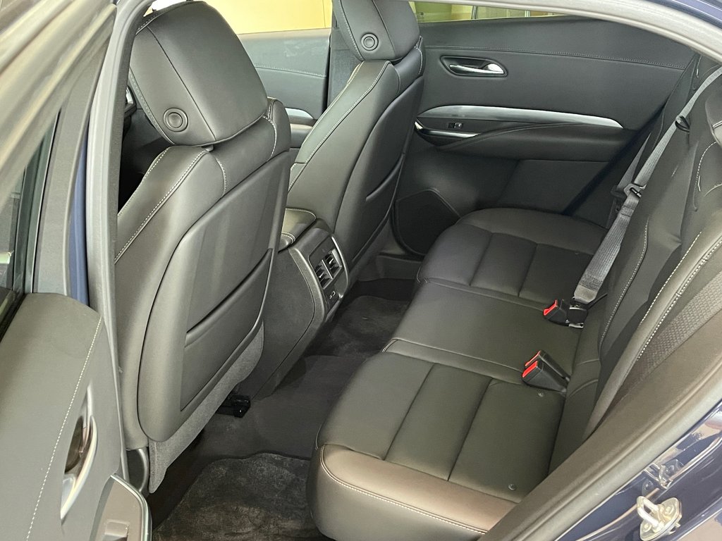 Cadillac XT4 Premium Luxury 2024 à Montréal, Québec - 9 - w1024h768px