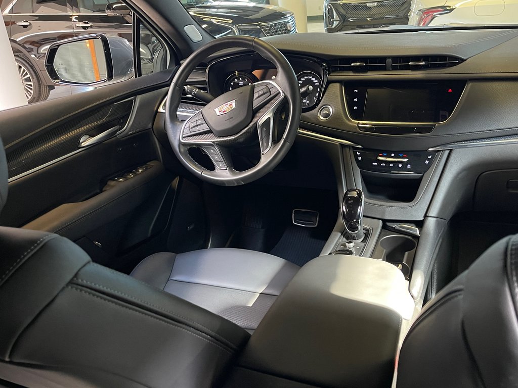 2024 Cadillac XT5 Sport in Montréal, Quebec - 12 - w1024h768px
