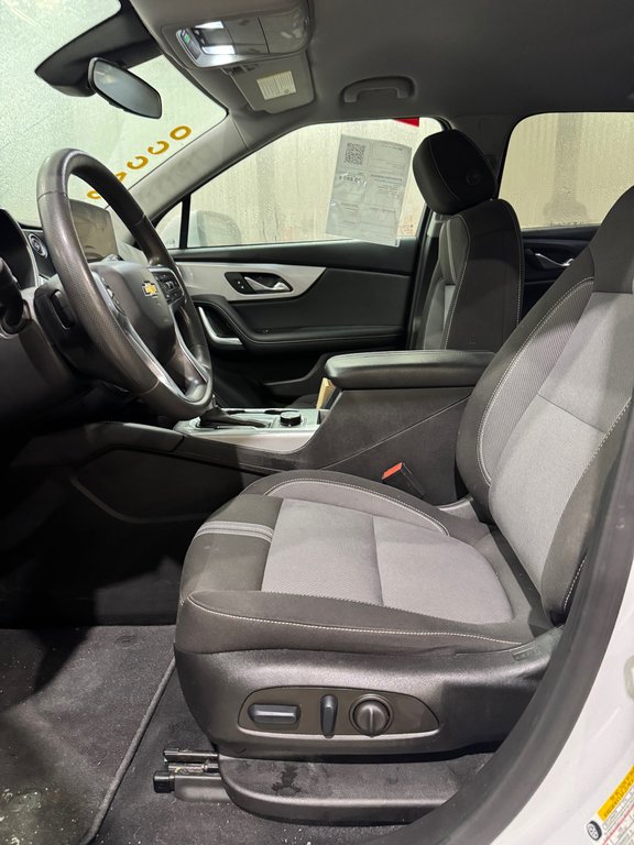 Chevrolet Blazer LT AWD V6 2023 à Terrebonne, Québec - 9 - w1024h768px