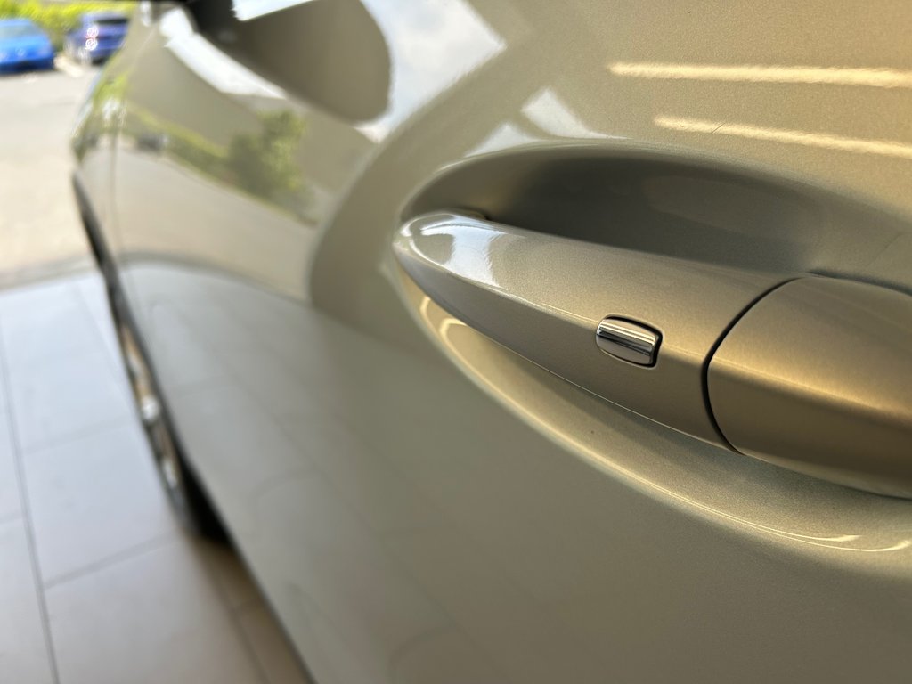 2023 Chevrolet BOLT EUV LT in Boucherville, Quebec - 13 - w1024h768px