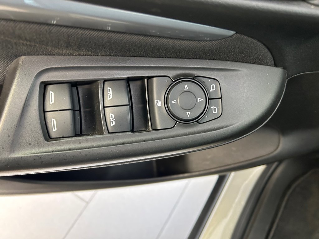 2023 Chevrolet BOLT EUV LT in Boucherville, Quebec - 20 - w1024h768px