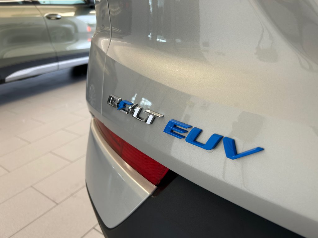 2023 Chevrolet BOLT EUV LT in Boucherville, Quebec - 8 - w1024h768px