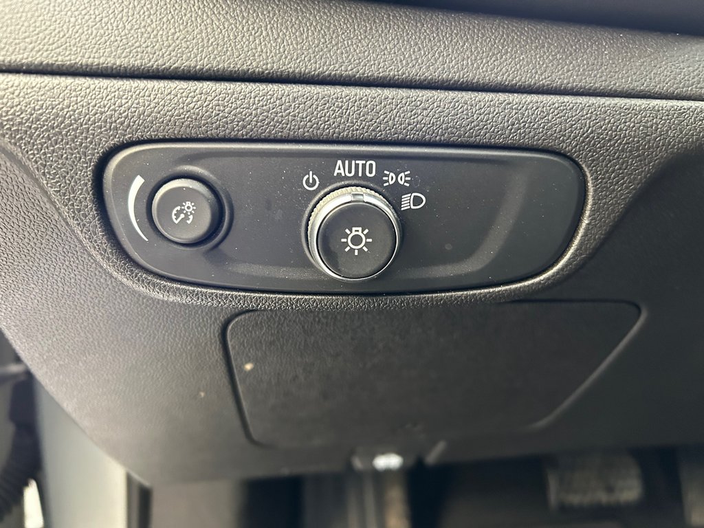 2023 Chevrolet BOLT EUV LT in Boucherville, Quebec - 22 - w1024h768px