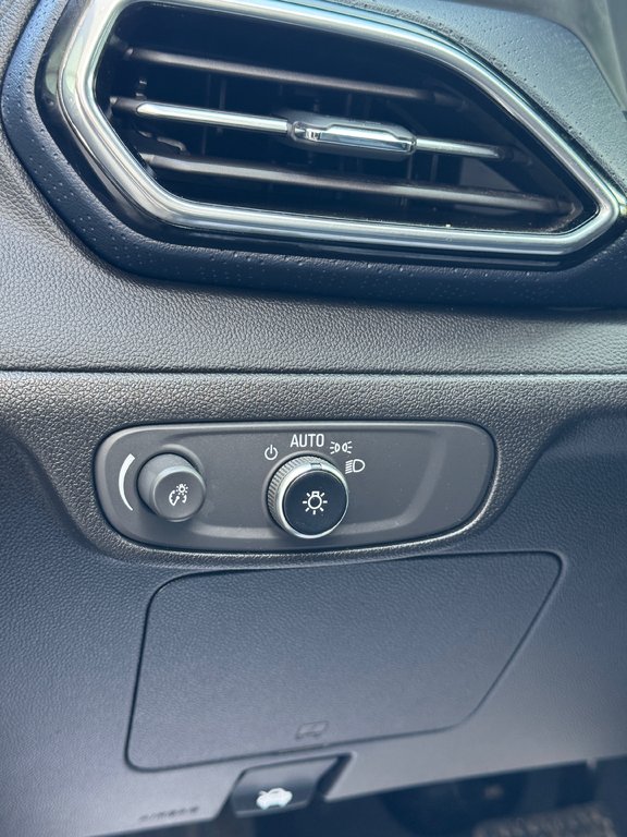 2023 Chevrolet BOLT EUV Premier Cuir Bas Kilométrage in Terrebonne, Quebec - 11 - w1024h768px
