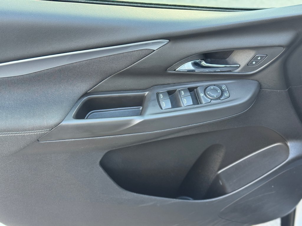 2023 Chevrolet Bolt EV 1LT bas Kilométrage in Terrebonne, Quebec - 8 - w1024h768px