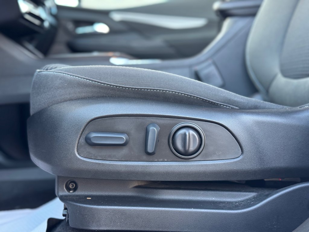 2023 Chevrolet Bolt EV 1LT bas Kilométrage in Terrebonne, Quebec - 9 - w1024h768px
