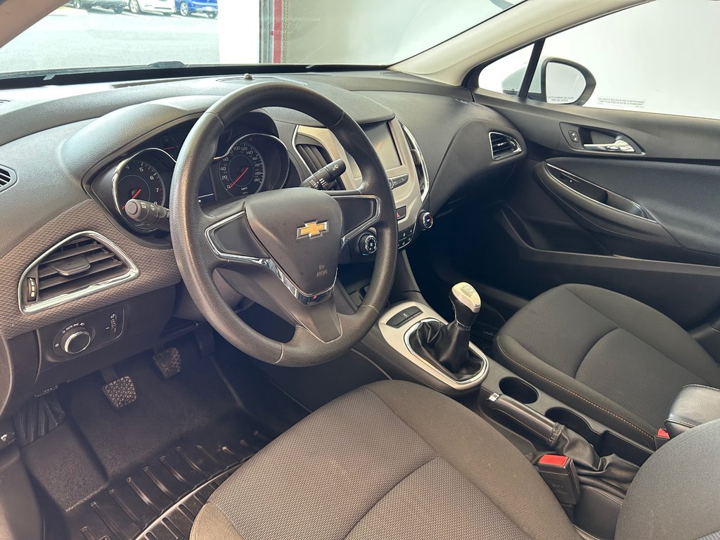 2016 Chevrolet Cruze LS in Boucherville, Quebec - 14 - w1024h768px
