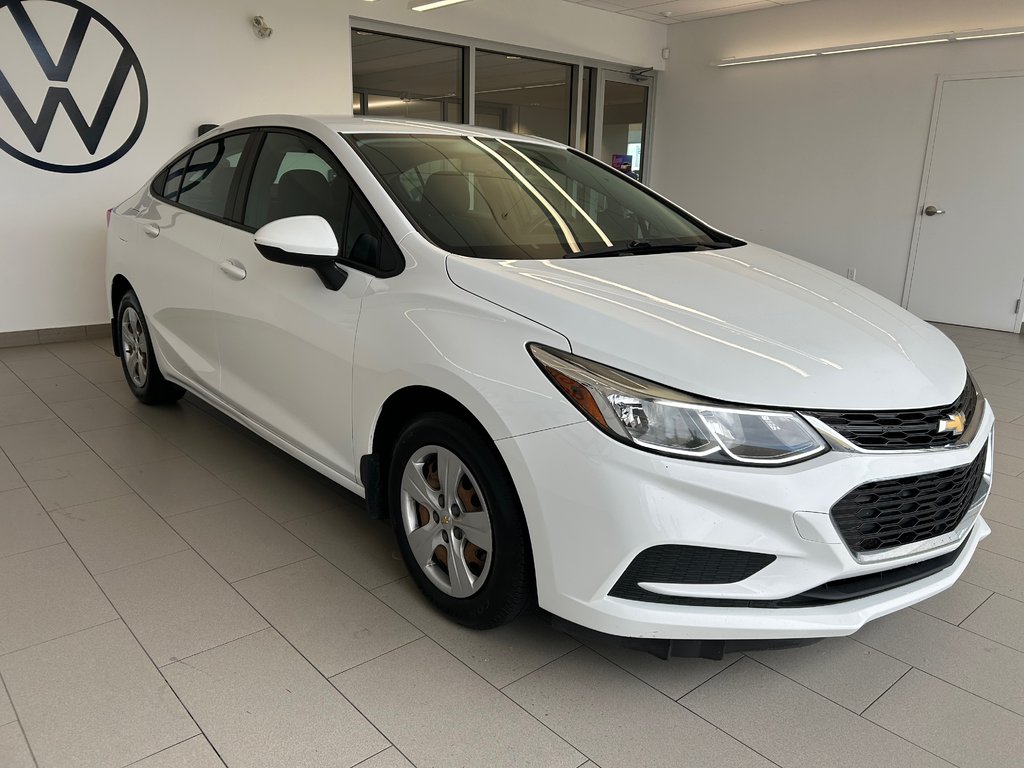2016 Chevrolet Cruze LS in Boucherville, Quebec - 4 - w1024h768px